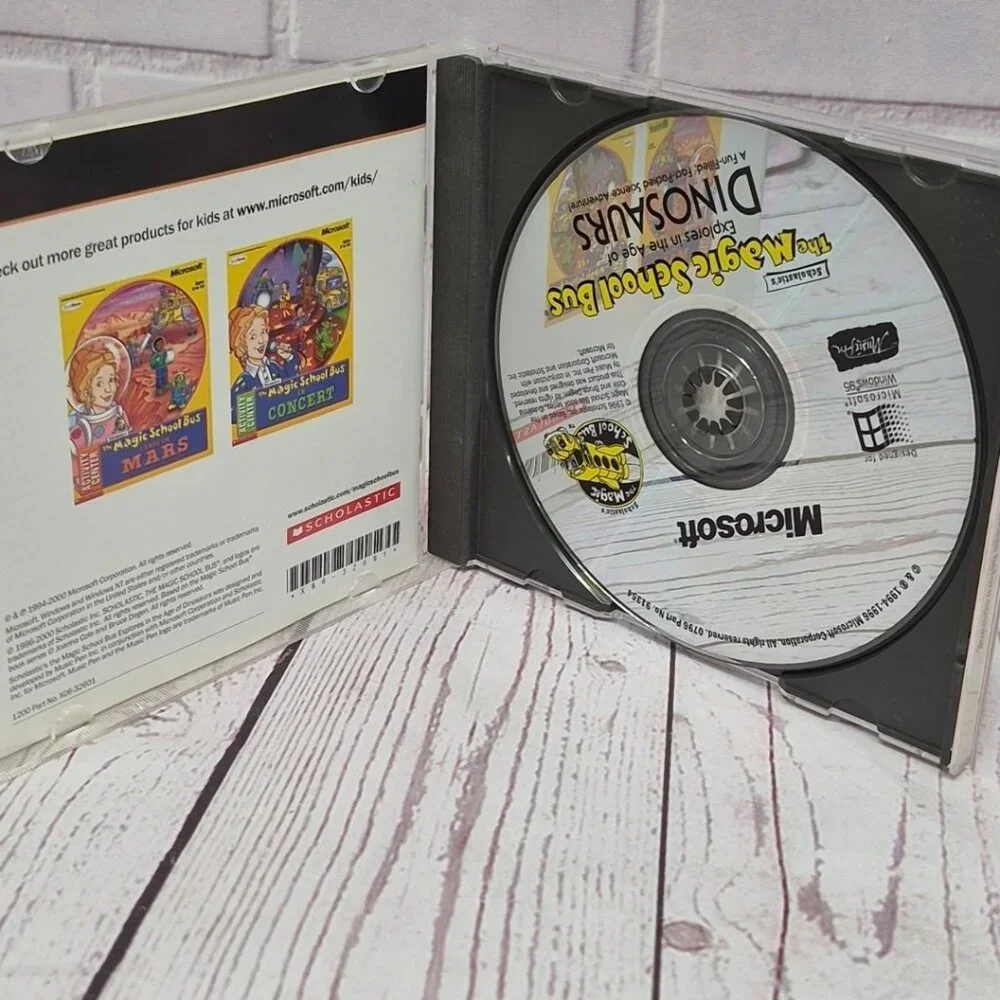 Y2K Magic School Bus Microsoft Lot Of 3 CD ROM's Ocean Rainforest Dinosaurs